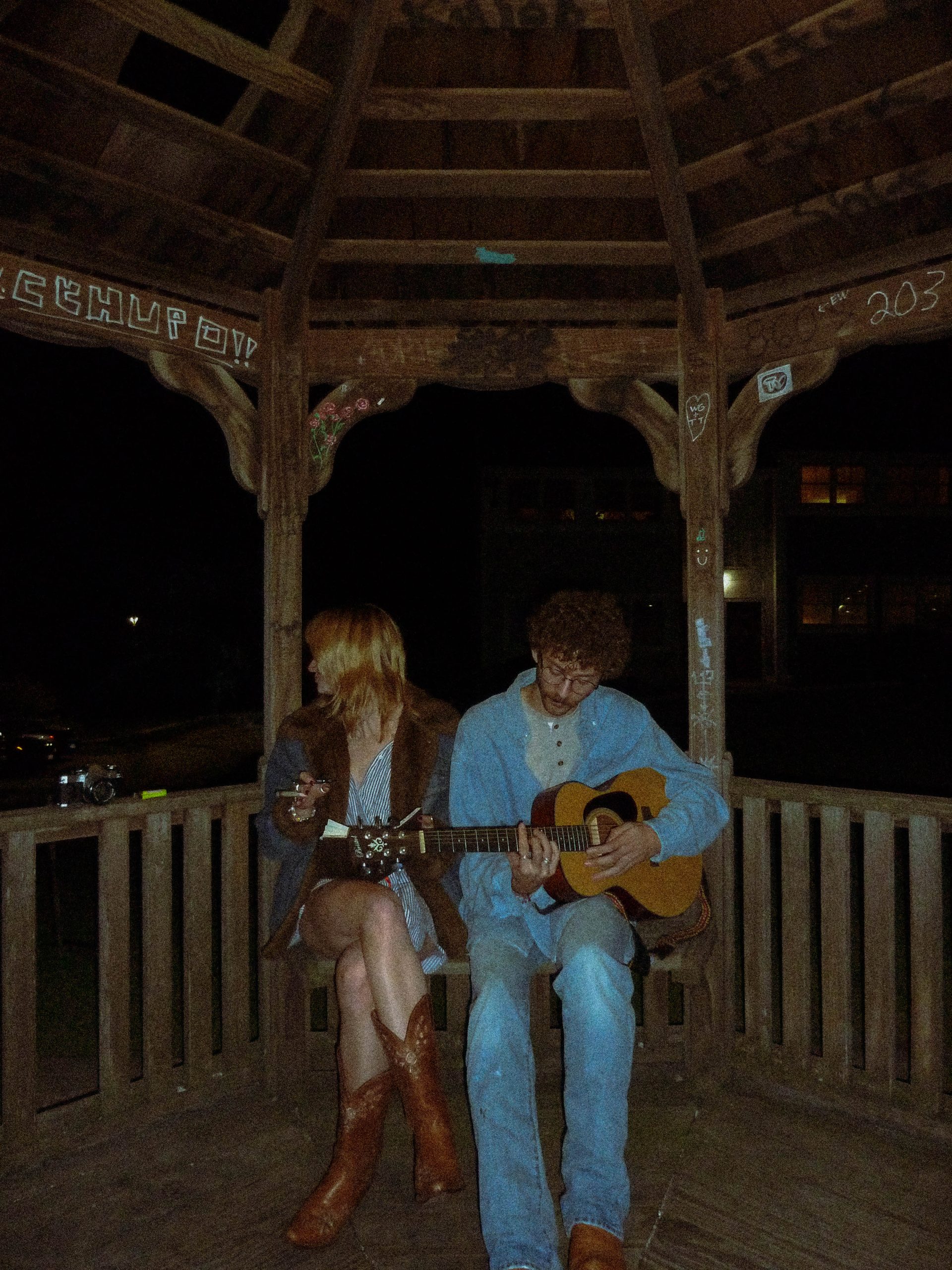 daisy jones and the six inspired couple photo