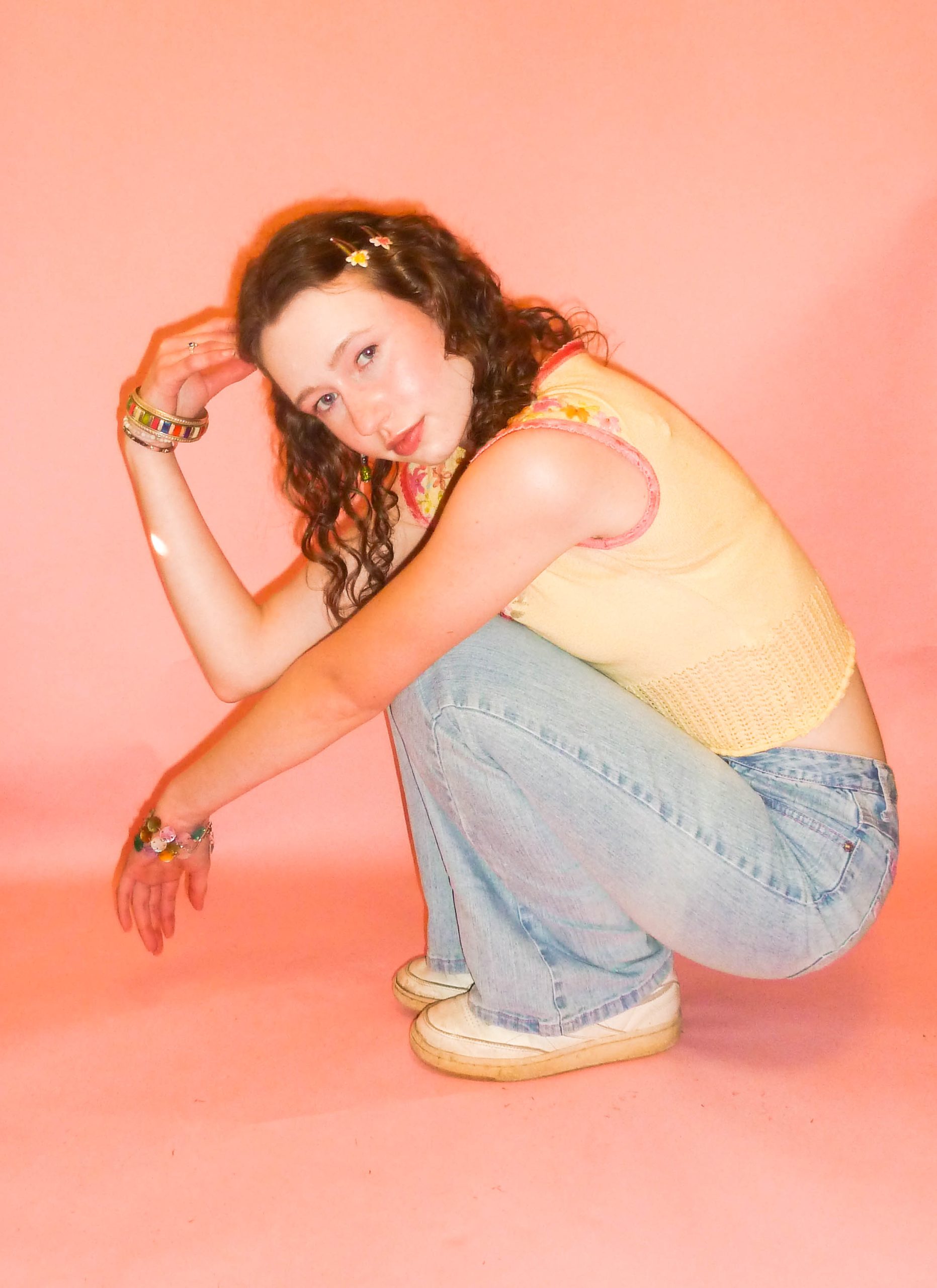 model squat posing with pink background
